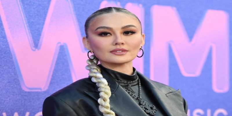 AGNEZ MO